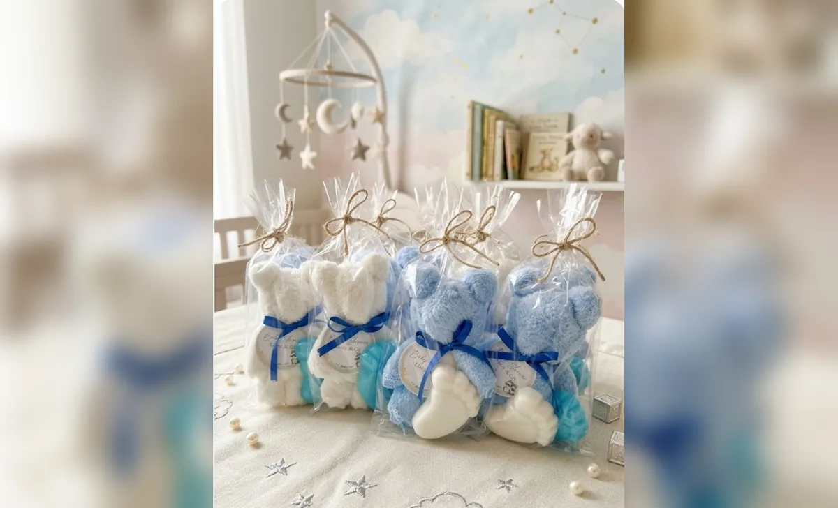 Detalles de bebe empacados en bolsas transparentes
